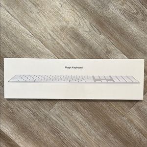 Apple NWT BRAND NEW IN BOX Magic Keyboard with Numeric Keyboard White